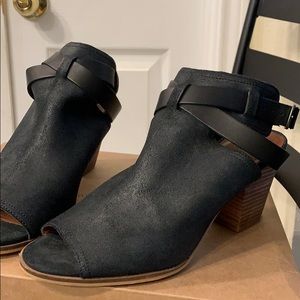 Lucky Brand Harum crisscross strap sandal